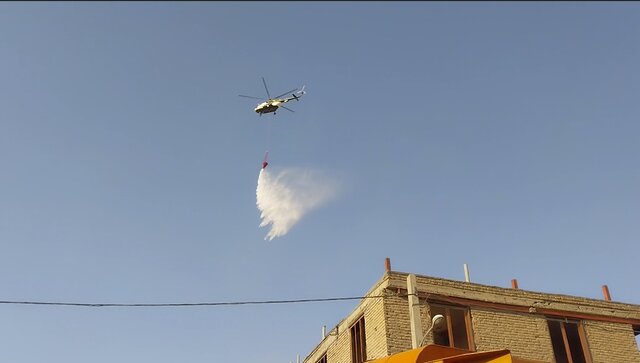 ببینید | آتش‌سوزی گسترده 3 کارخانه در جاده دماوند