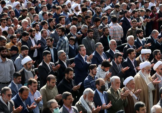 نماز عید فطر به امامت رهبر انقلاب1