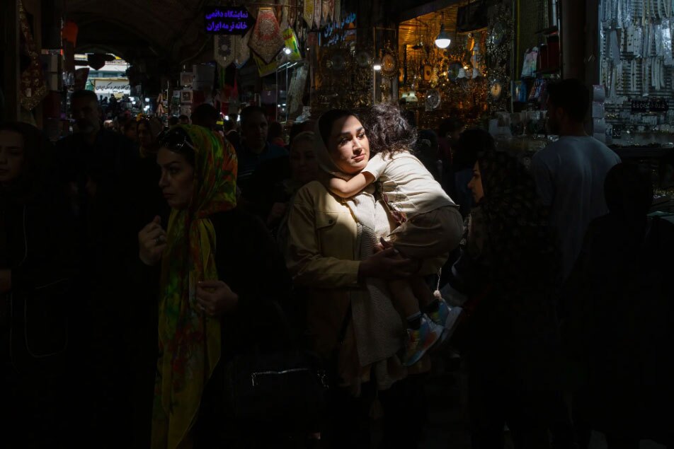 ایرانیان زنان جامعه مردم عکس  آرش خاموشی/ نیویورک تایمز