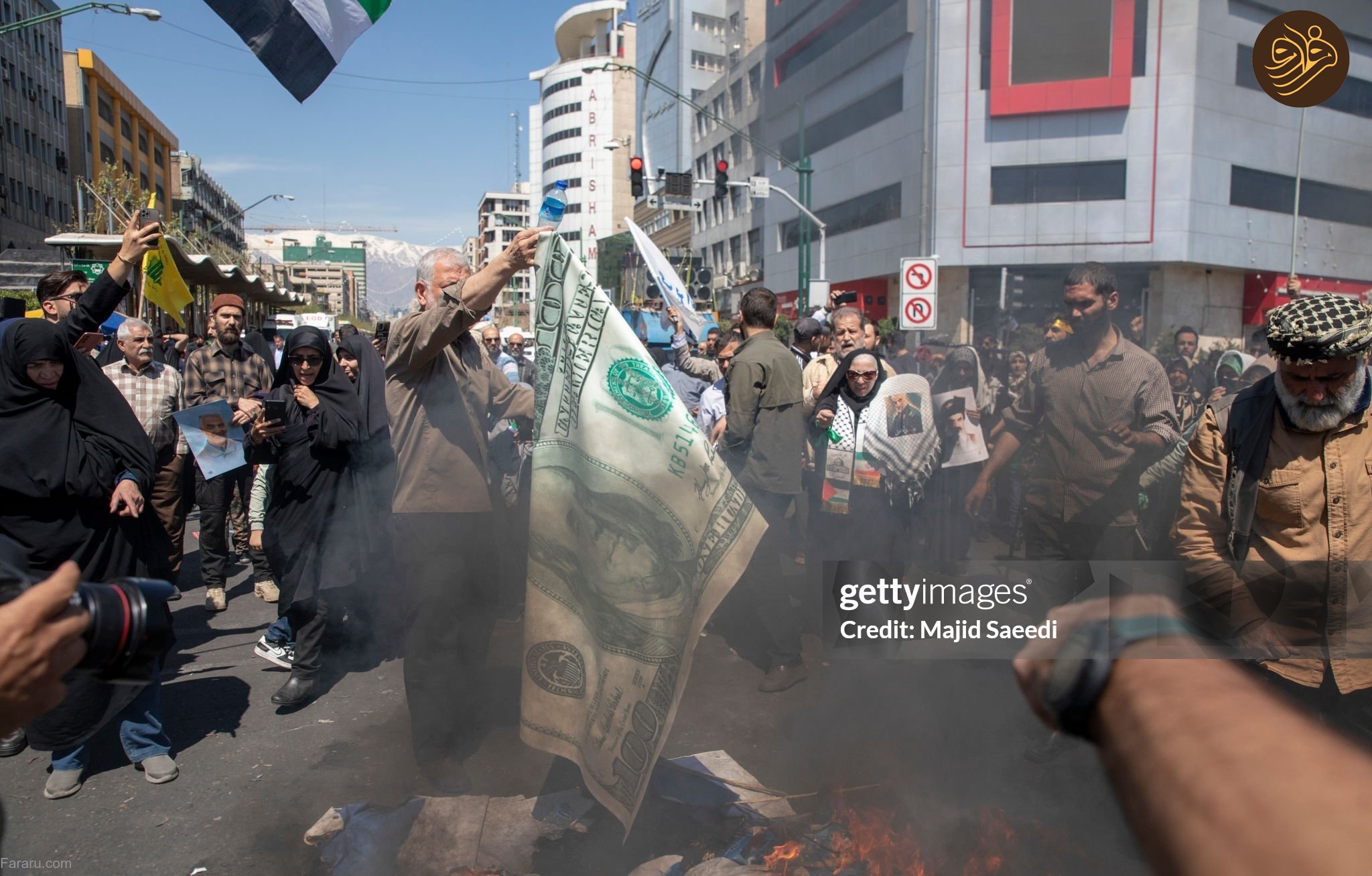 آتش زدن دلار در راهپیمایی روز قدس تهران