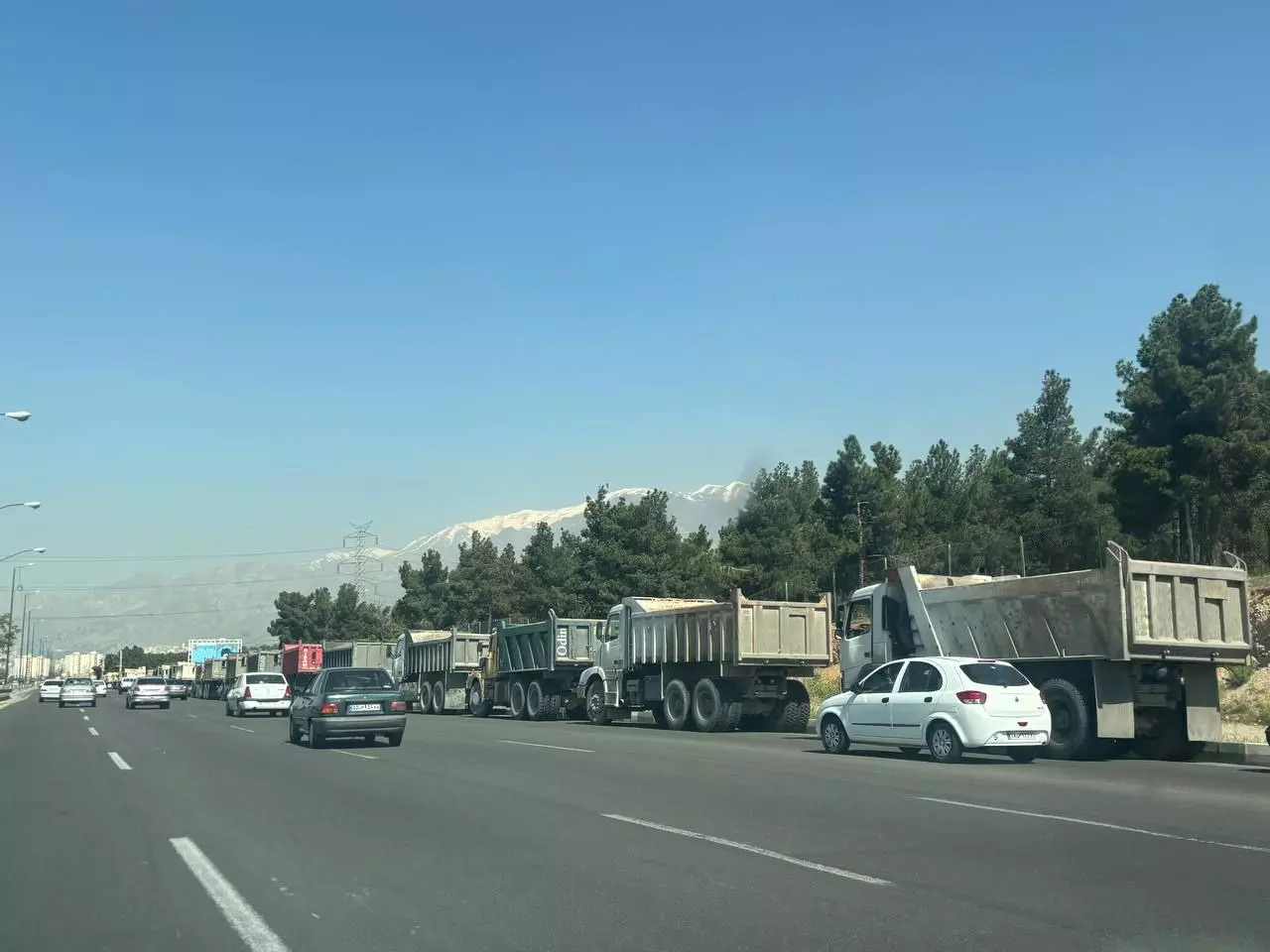 تجمع اعتراضی در تهران به علت کاهش سهمیه سوخت + عکس 3