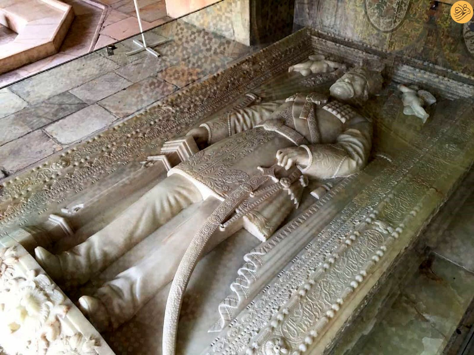 محل دفن «ناصرالدین شاه» کجاست  | داستان عجیب سنگ قبر  شاه‌شهید