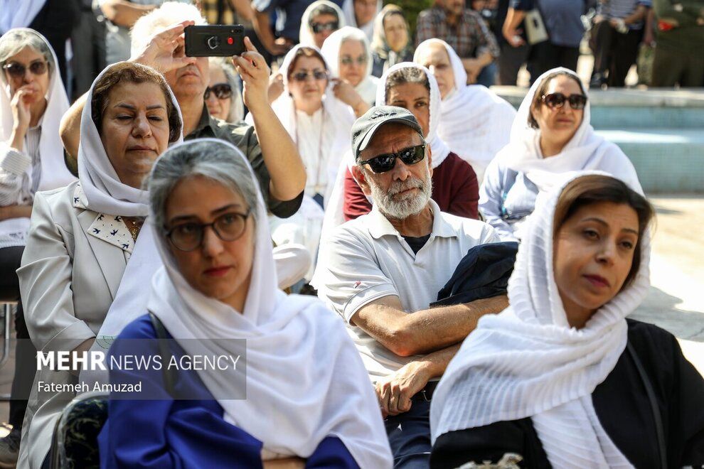 ماجرای سفیدپوشی هنرمندان در مراسم تشییع جنازه فردوس کاویانی + تصاویر 2