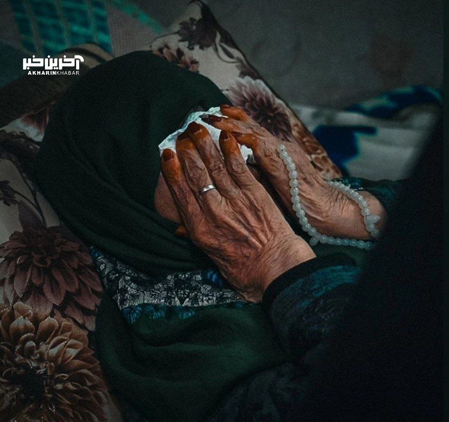 تصویر جدید و دردناک از سوگواری مادر رئیس جمهور برای پسرش + عکس 2