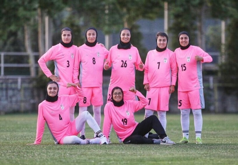 رنگ لباس تیم ملی فوتبال زنان