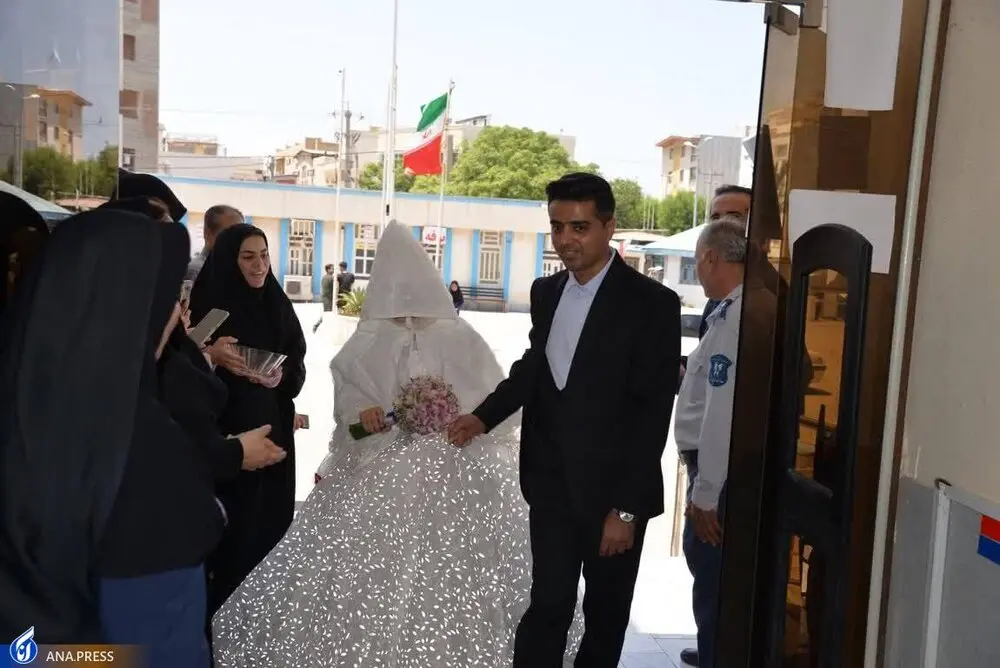 حضور عجیب دانشجوی آموزش و پرورش در جلسه امتحان با لباس عروس و آقای داماد + عکس 4