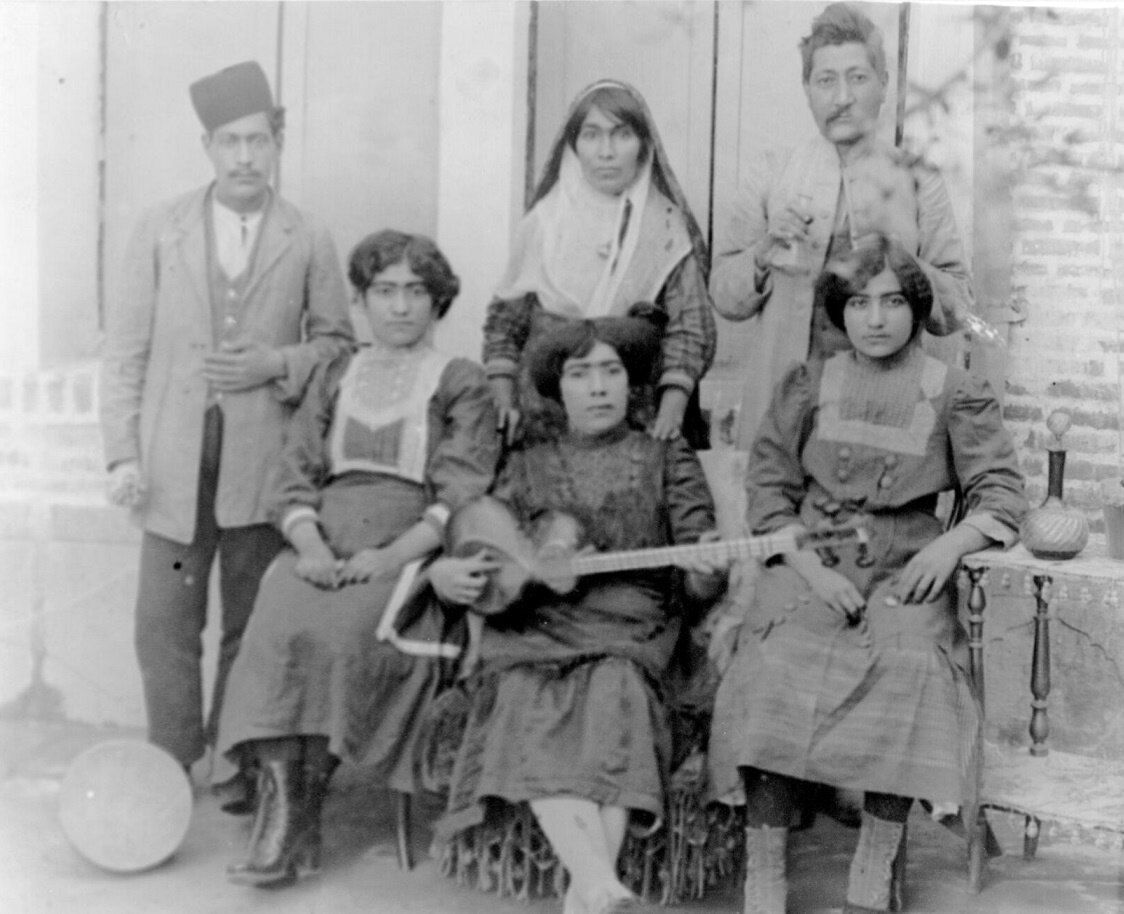 گروه‌ های زنانۀ رقص و آواز در دوره قاجار