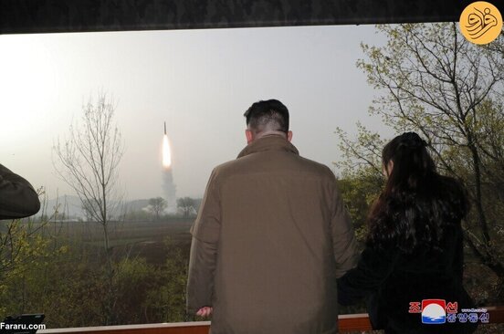 کیم جونگ اون و دخترش در حال تماشای شلیک موشک