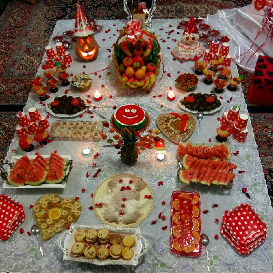 تزیین شب یلدا پنجشنبه شب 1402 | چیدمان سفره شب یلدا | تزیینات شب چله 14