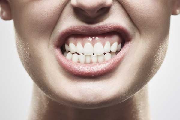 عل دندان قروچه چیست؟