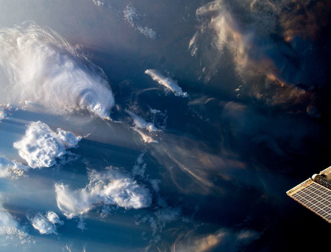 تصویر فوق‌العاده زیبای ناسا از تشکیل ابر‌هایی عجیب + عکس 2