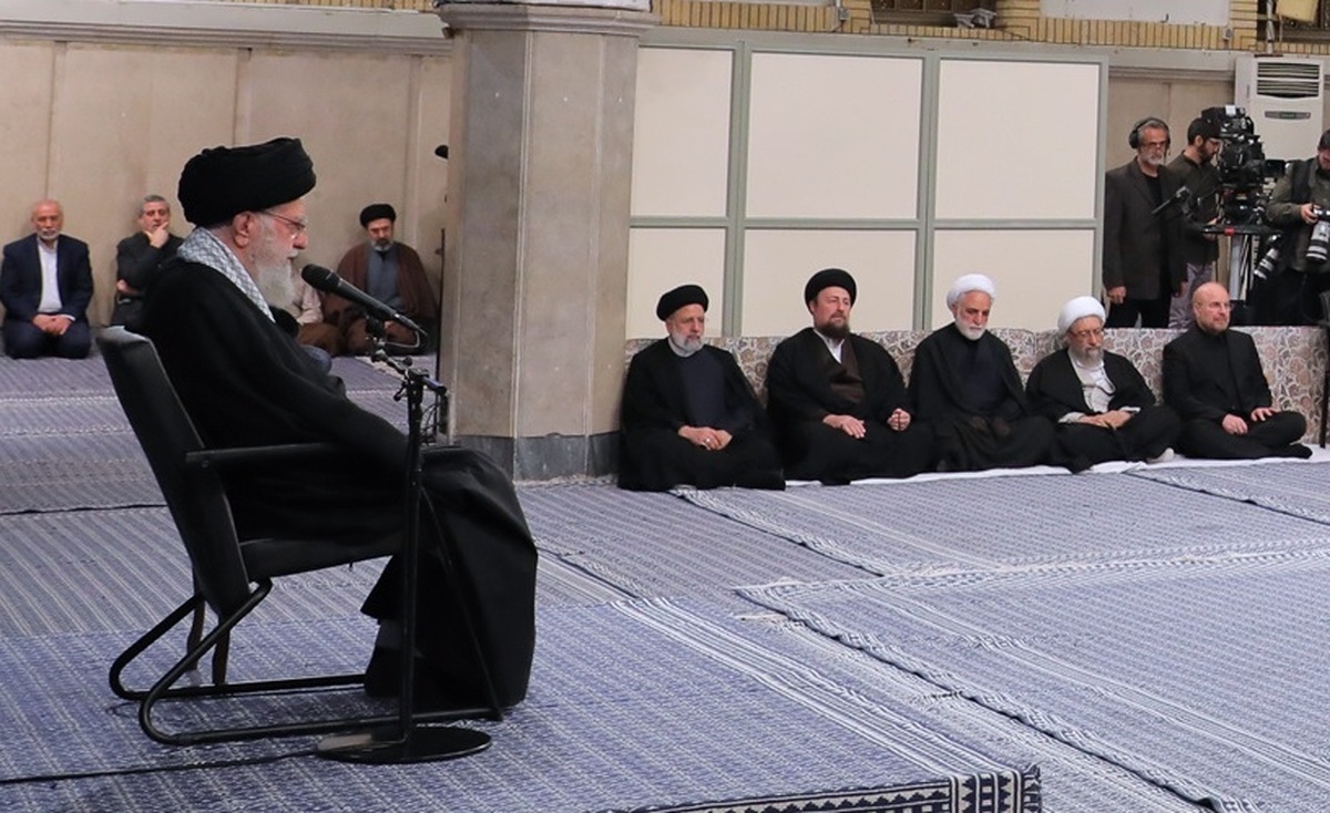 حضور حجت‌الاسلام مجتبی خامنه‌ای در دیدار مسئولان نظام با رهبر انقلاب + عکس 2