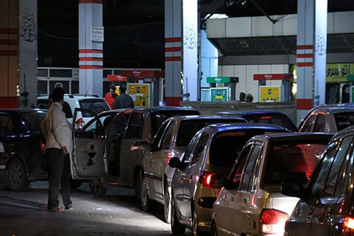 معضل جدید شلوغی پمپ بنزین‌ها / این وضعیت تا کی ادامه دارد؟ 3