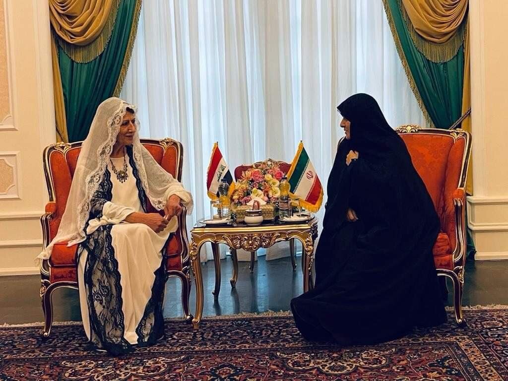 پوشش عجیب همسر رئیس جمهور عراق در دیدار با جمیله علم‌الهدی + عکس 3