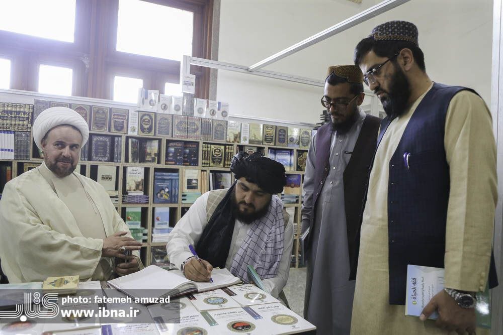 طالبان در نمایشگاه کتاب
