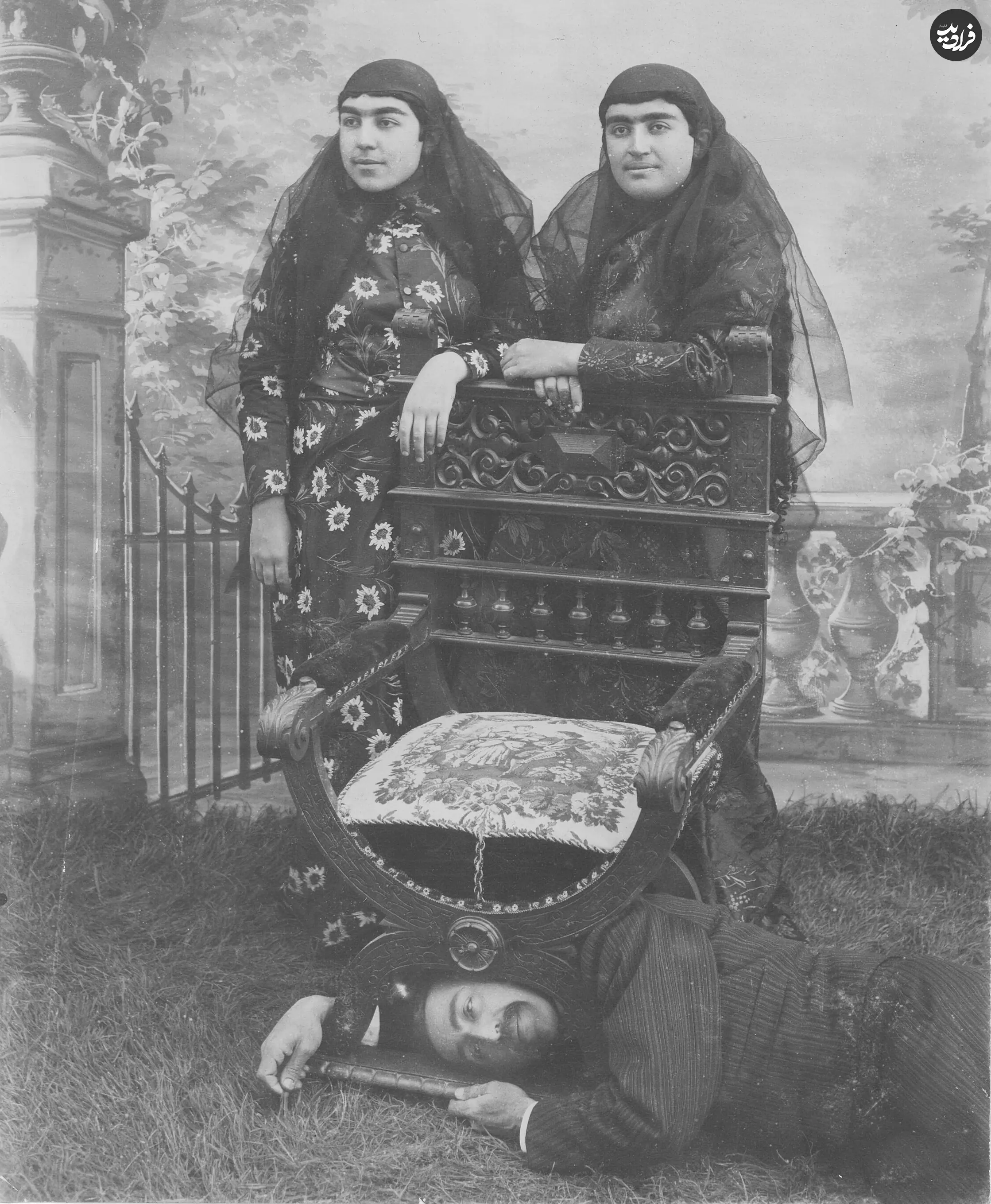 ببینید | ژستهای جالب و خندهدار نوه ناصرالدینشاه 3