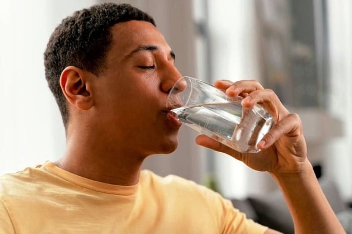 چرا باید قبل از خوردن غذا آب بنوشیم؟ 3