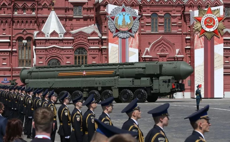 موشک هسته‌ای روسی در میدان سرخ