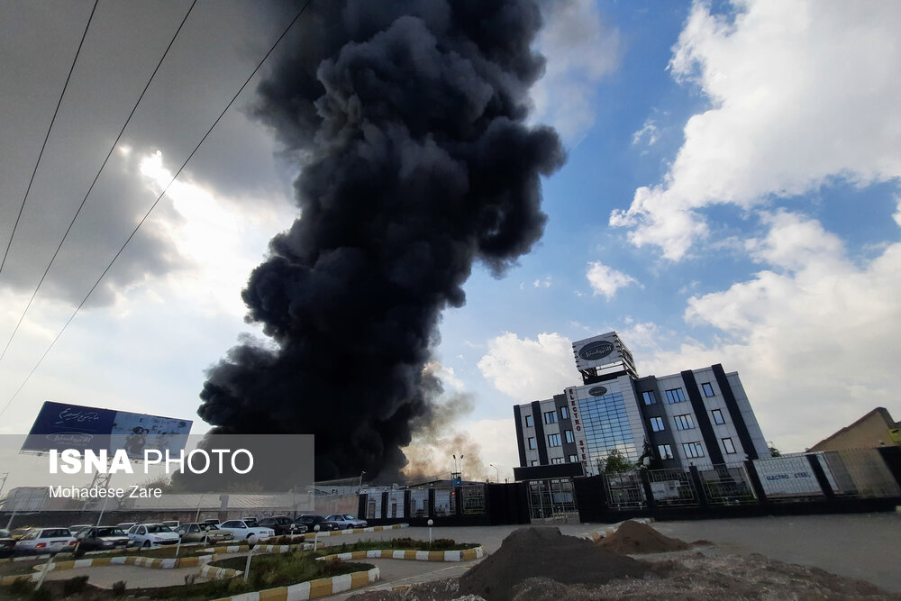آتش سوزی مهیب در کارخانه الکترواستیل مشهد
