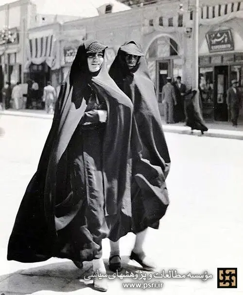 دو زن تهرانی پیش از اجرای قانون کشف حجاب / عکس 2