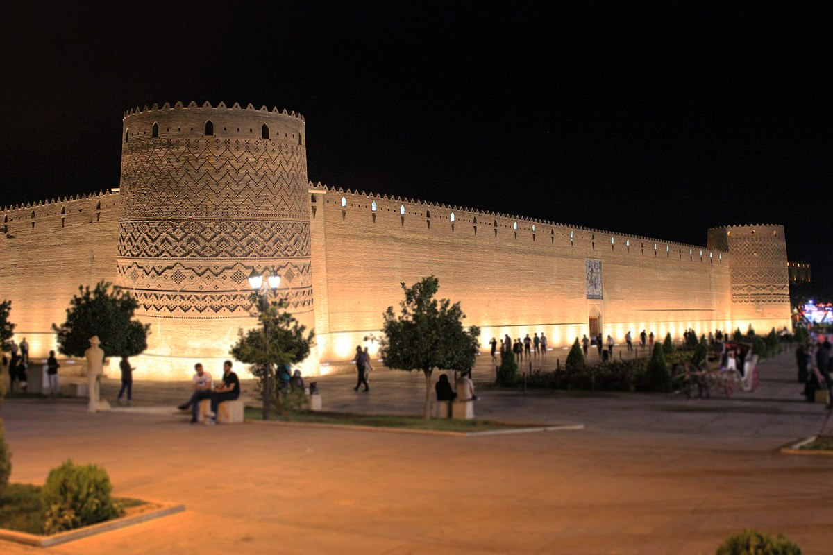 شیراز گردی در شب و فرار از گرمای تابستان -