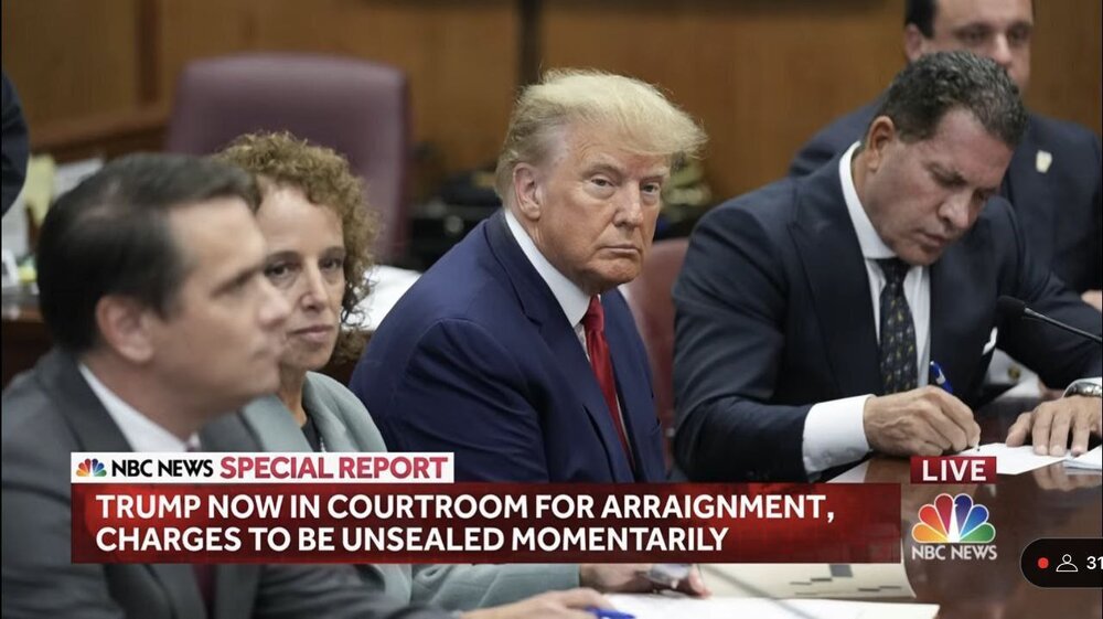 اولین تصویر دونالد ترامپ در داخل دادگاه