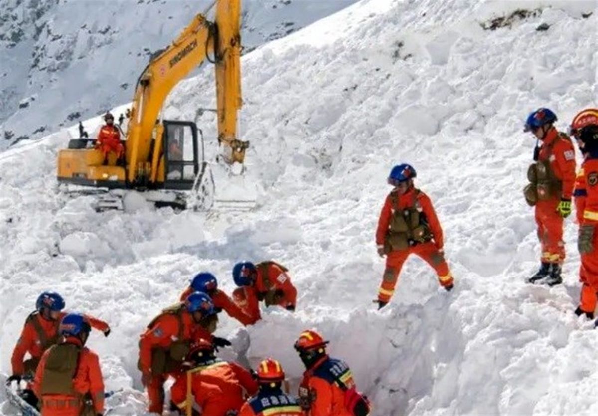 گردشگران در گردنه بیژن سمیرم گرفتار شدند