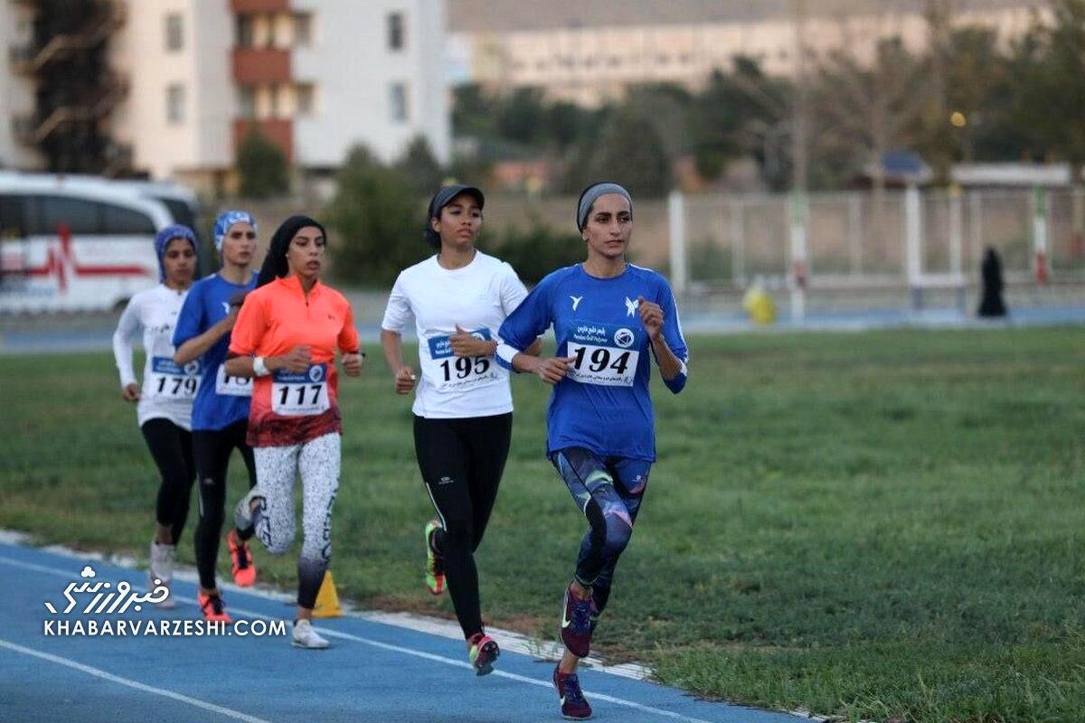 تصاویر لورفته و جنجالی از پوشش زنان آسیایی در ورزشگاه انقلاب تهران/ رئیس فدراسیون برکنار شده :هیچ «نری» در محوطه پر نمی‌زد
