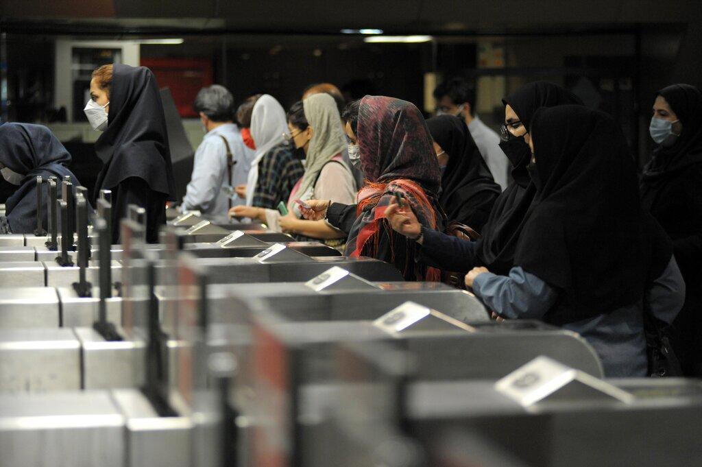 «حجاب‌بان» ماموران جدید در مترو برای کنترل حجاب  | استقرار ۴۰۰ «حجاب‌ بان»