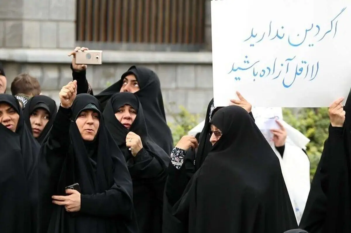 دعوا بر سر متحصنین قانون حجاب بالا گرفت