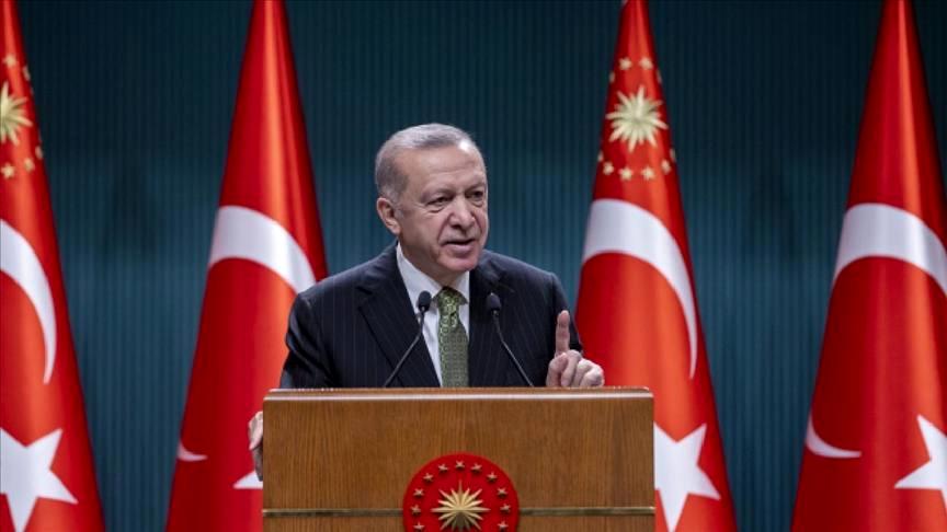 اردوغان: حقوق کارمندان را بر اساس وضعیت اقتصادى اصلاح مى کنیم