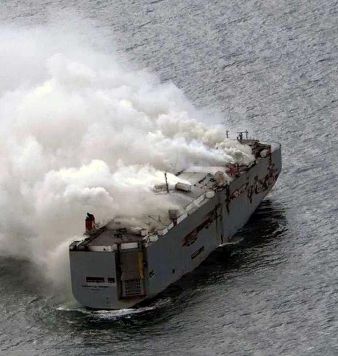  حمله انصارالله یمن به یک کشتی آمریکایی 

