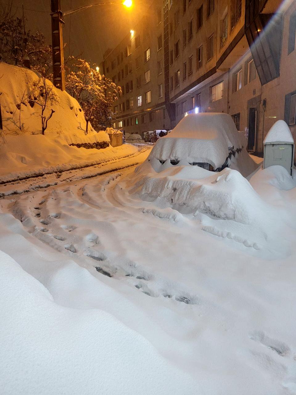 این مناطق در تهران زیر بارش برف مدفون شدند + فیلم