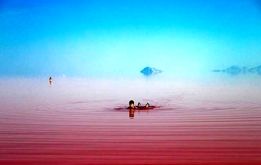  آب دریاچه ارومیه کاهش یافت ، دریاچه ارومیه سرخ شد +فیلم

