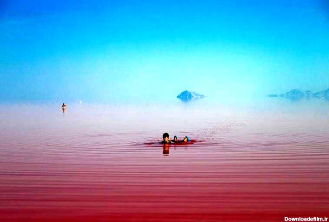 آب دریاچه ارومیه کاهش یافت، دریاچه ارومیه سرخ شد + فیلم