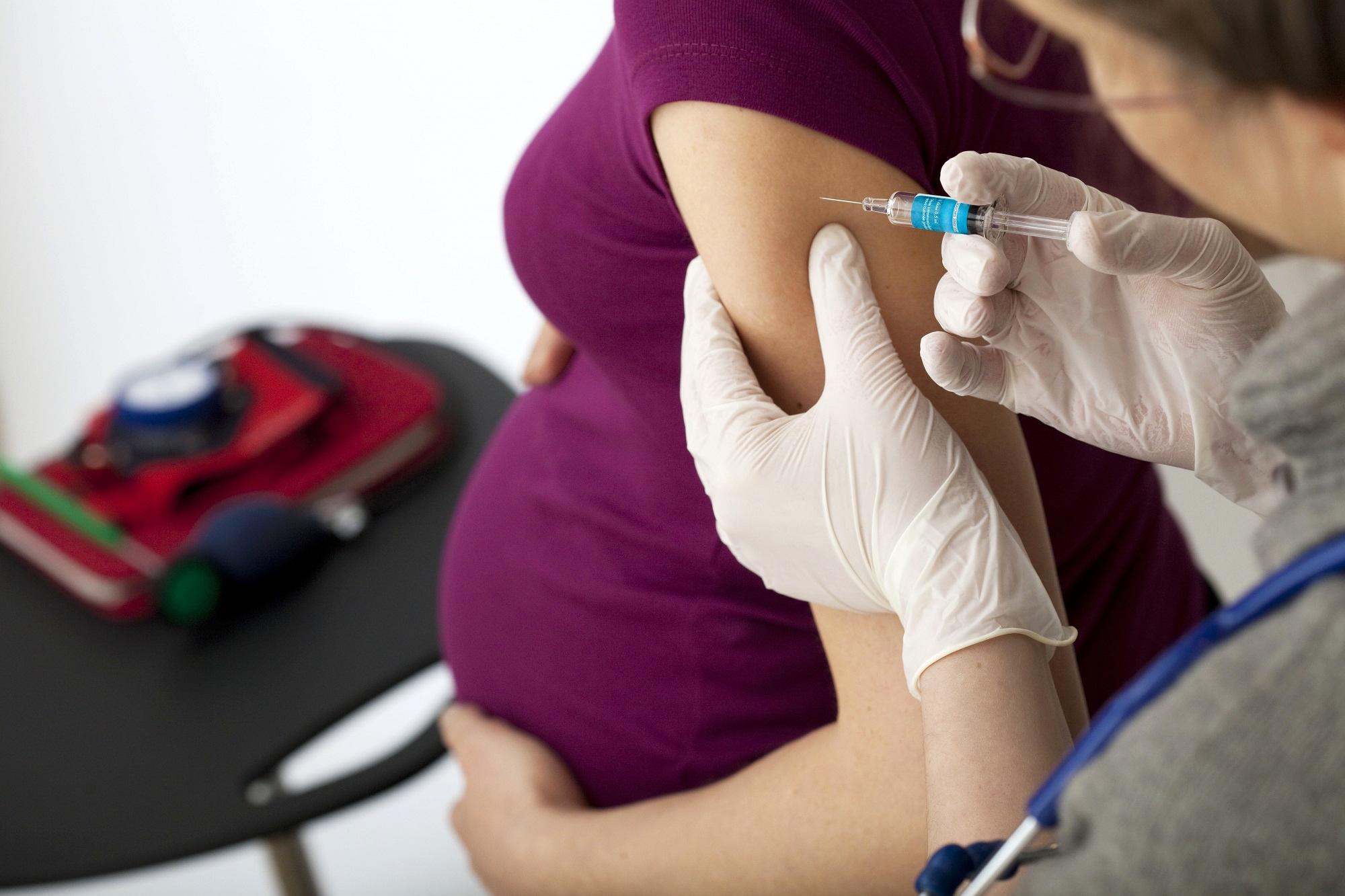 خبر مهم درباره واکسیناسیون زنان باردار
