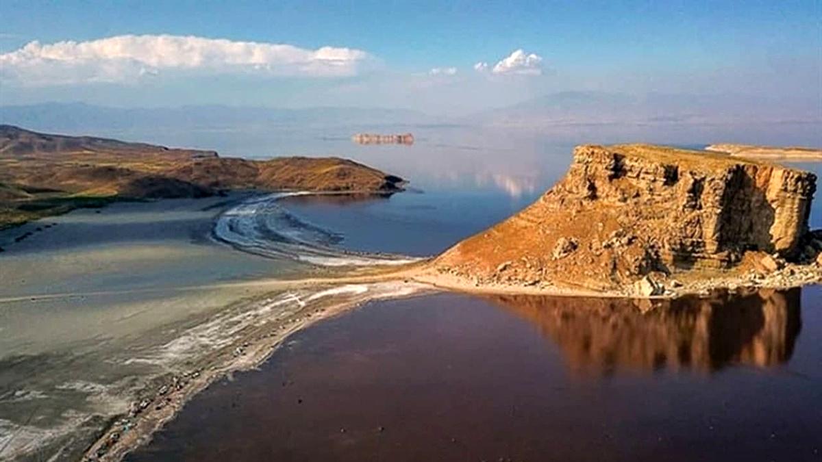 زندگی به دریاچه ارومیه بازگشت / گردشگران در دریاچه ارومیه + تصویر