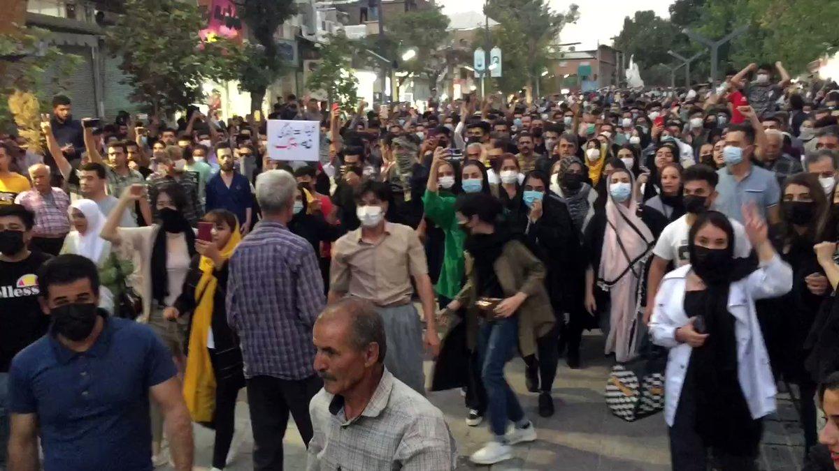 دهه هشتادی‌ها با اعتراض ایران را نجات می‌دهند؟