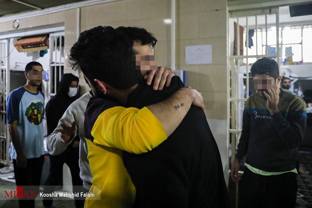زندانیان واجد شرایط عفو در زندان مرکزی کرج آزاد شدند + عکس
