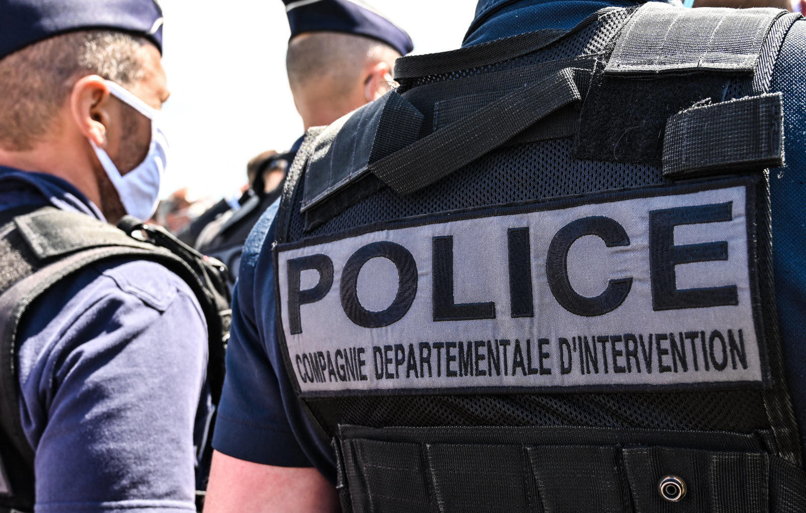 چاقوکشی در فرودگاه شارل دوگل پاریس | ضارب کشته شد