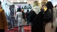 عکس / کشف حجاب دختران یزدی در یک نمایشگاه 