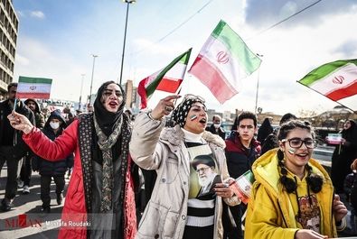 حضور زنان با تیپ و حجاب متفاوت در راهپیمایی