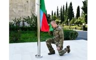 علی‌اف به آرزویش رسید/ بوسه بر  پرچم جمهوری آذربایجان در قره‌باغ +عکس