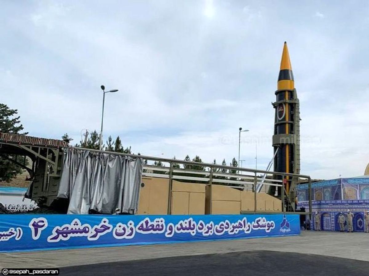 ایران از موشک جدید رونمایی کرد /تصاویر شلیک موشک بالستیک خرمشهر ۴ 