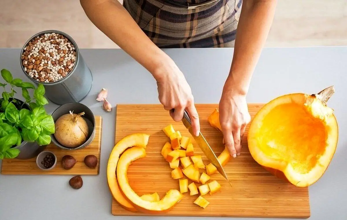کدام مواد غذایی به آبرسانی بدن کمک میکند؟