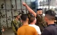 بیرون انداخته شدن جمعی از نظامیان صهیونیست از بازار توسط افسر فلسطینی + فیلم