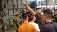 بیرون انداخته شدن جمعی از نظامیان صهیونیست از بازار توسط افسر فلسطینی + فیلم