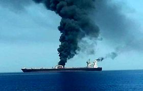  حمله پرخسارت یمن به یک نفتکش انگلیسی ؛نشت نفت در دریای سرخ

