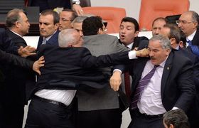 درگیری در پارلمان ترکیه + فیلم