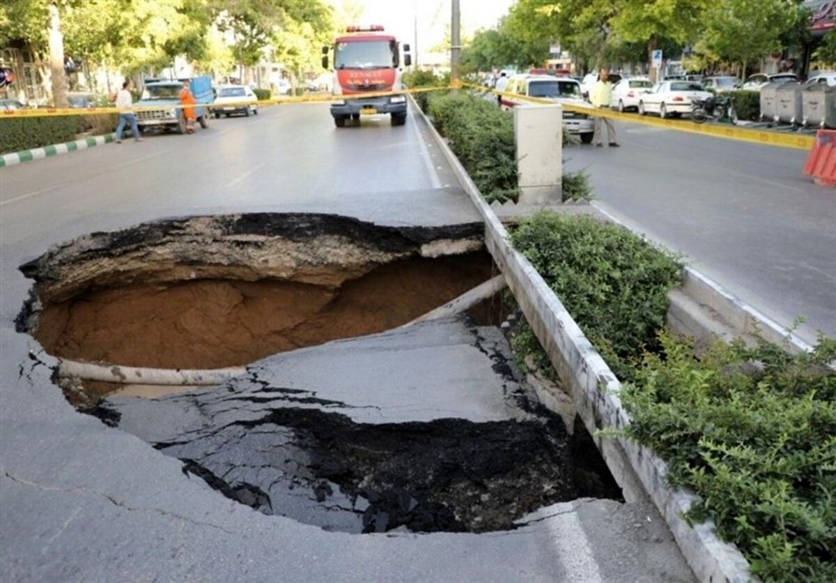 از لاین تندرو این بزرگراه عبور نکنید؛ خطر فرونشست / آمار تکان‌دهنده از زلزله خاموش ایران